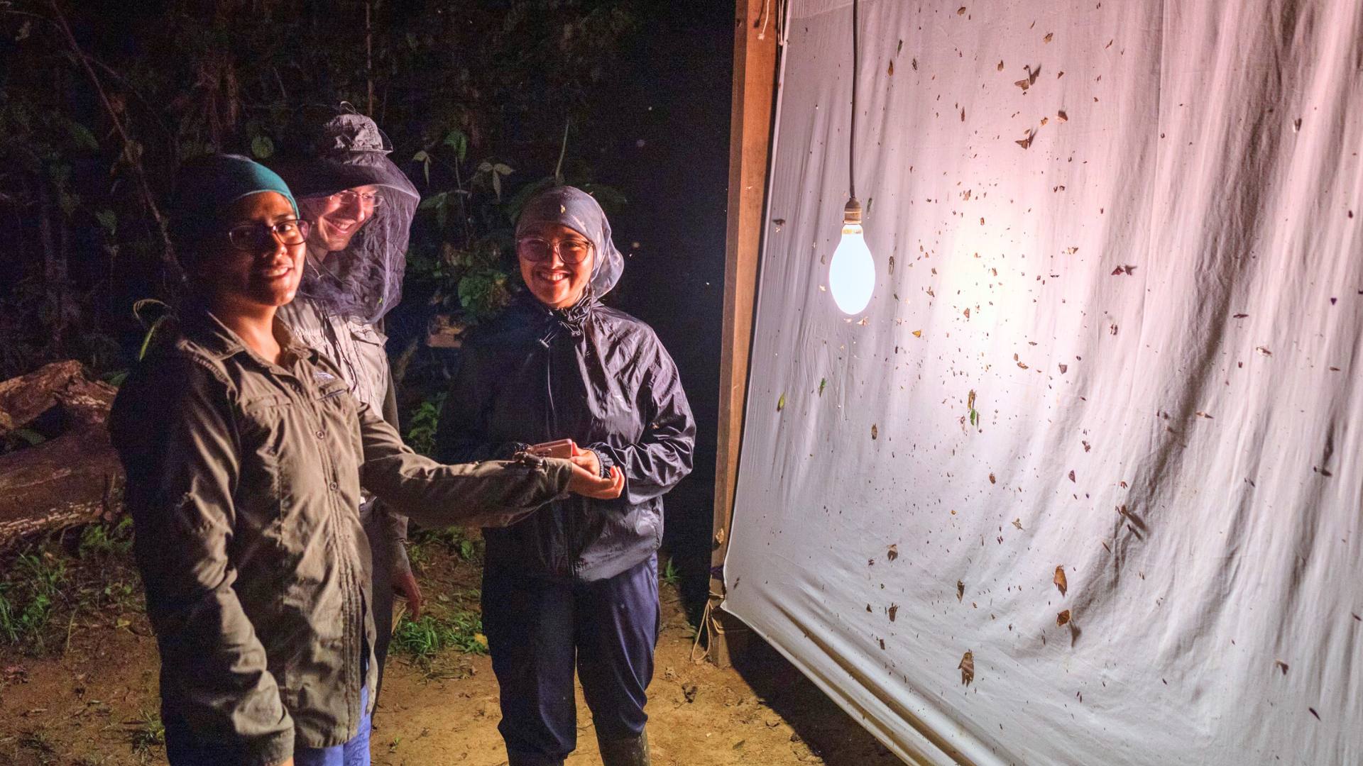 Rainforest expeditions guests with the resident biologist Aracely Meza